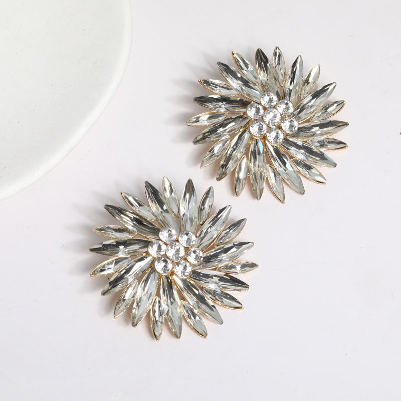 Women's Fashion Leisure Rhinestone Beautiful Flowers Modeling Earrings