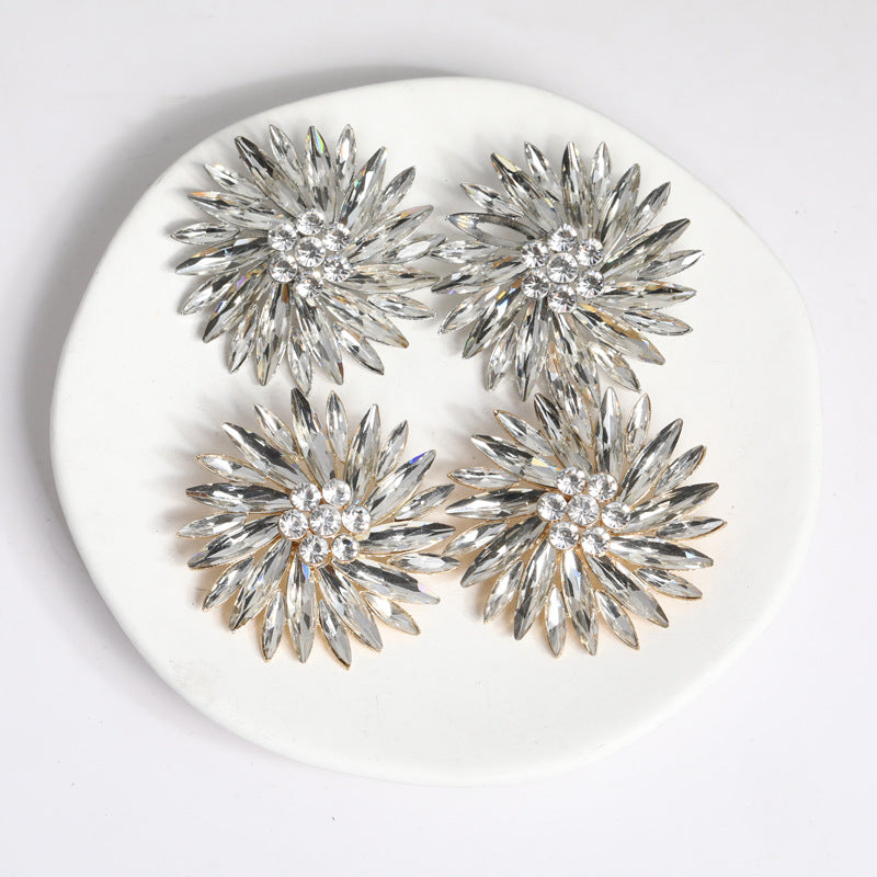 Women's Fashion Leisure Rhinestone Beautiful Flowers Modeling Earrings